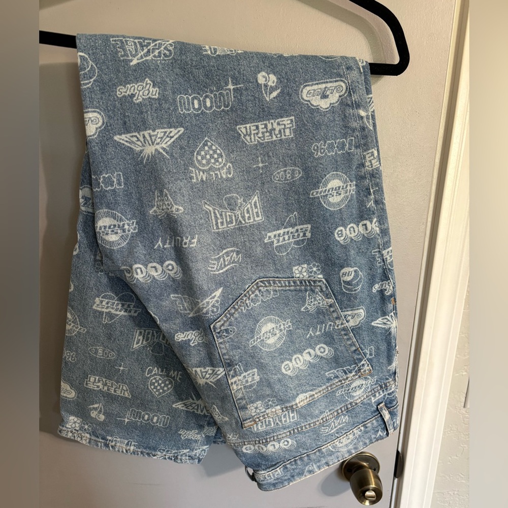 Graphic Printed Jeans